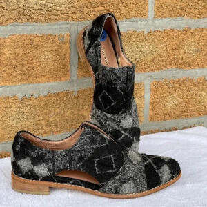 All black the label shoes size 6.5